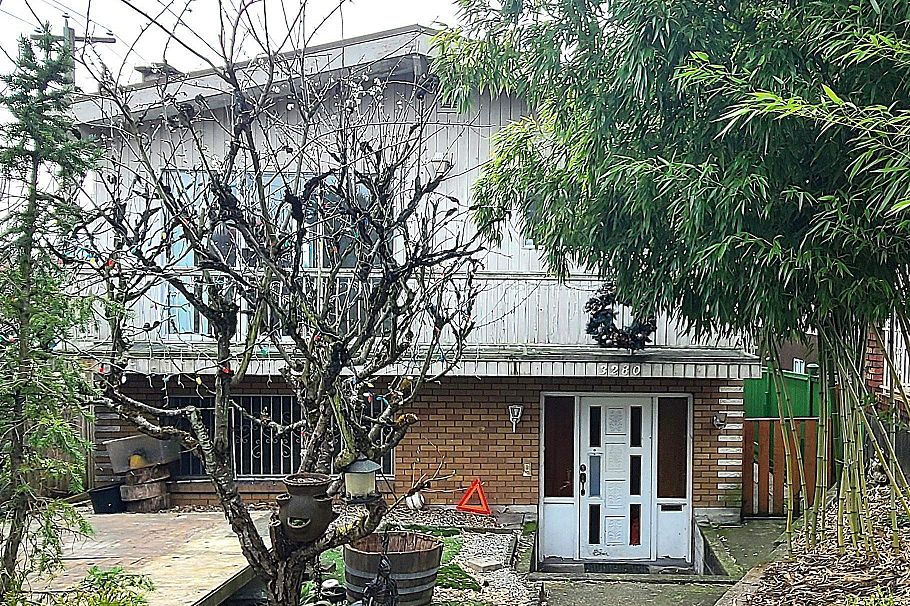 3280 E 6th Avenue Vancouver, BC - 1