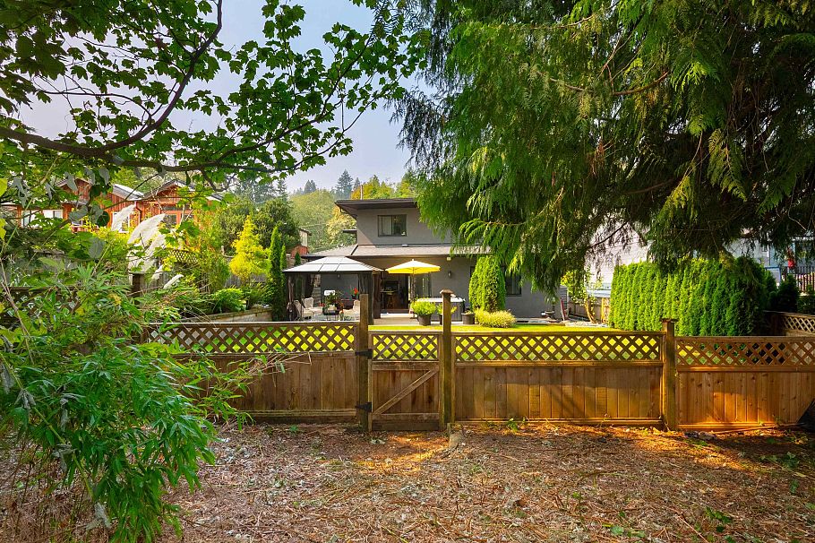 1930 Panorama Drive North Vancouver, BC - 39