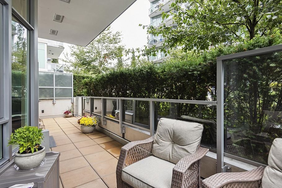 112 185 Victory Ship Way North Vancouver, BC - 25