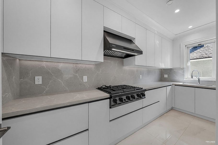3514 W 27th Avenue Vancouver, BC - 9
