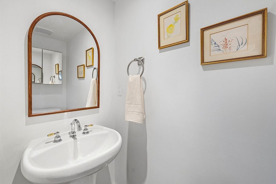 1 8581 Jellicoe Street Vancouver, BC - 13