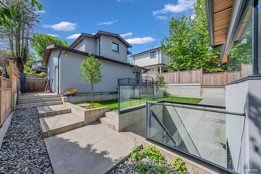 3514 W 27th Avenue Vancouver, BC - 32