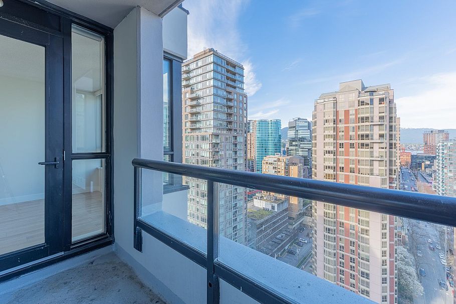 2501 909 Mainland Street Vancouver, BC - 5