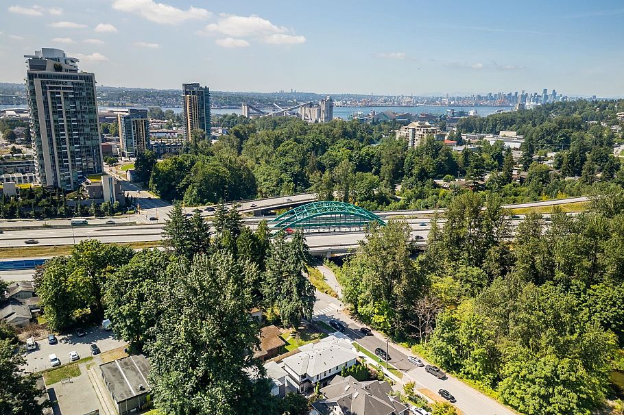 844 St. Denis Avenue North Vancouver, BC - 33
