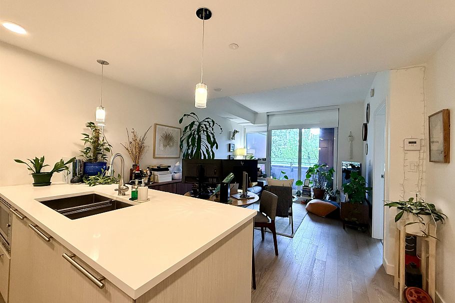 305 5033 Cambie Street Vancouver, BC - 4
