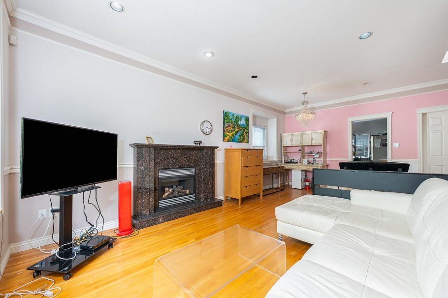 5671 Earles Street Vancouver, BC - 5