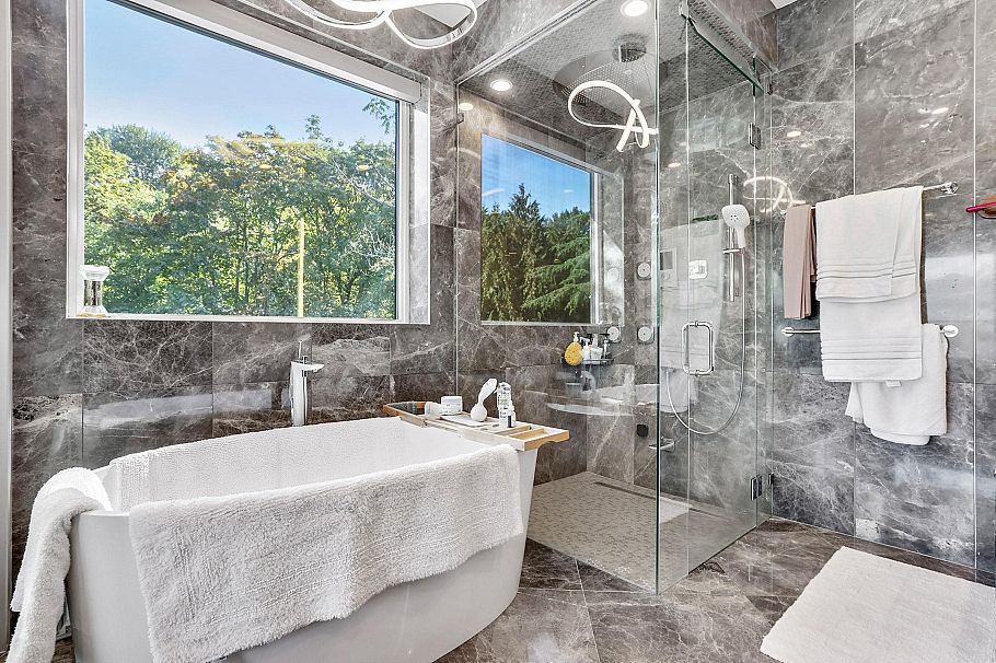 1909 Discovery Street Vancouver, BC - 17