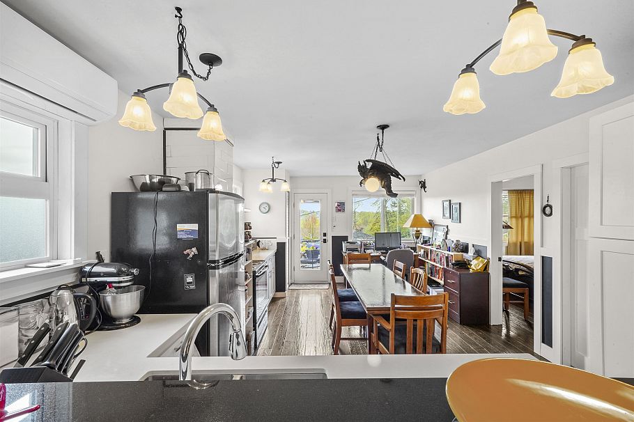 2850 E 6th Avenue Vancouver, BC - 8