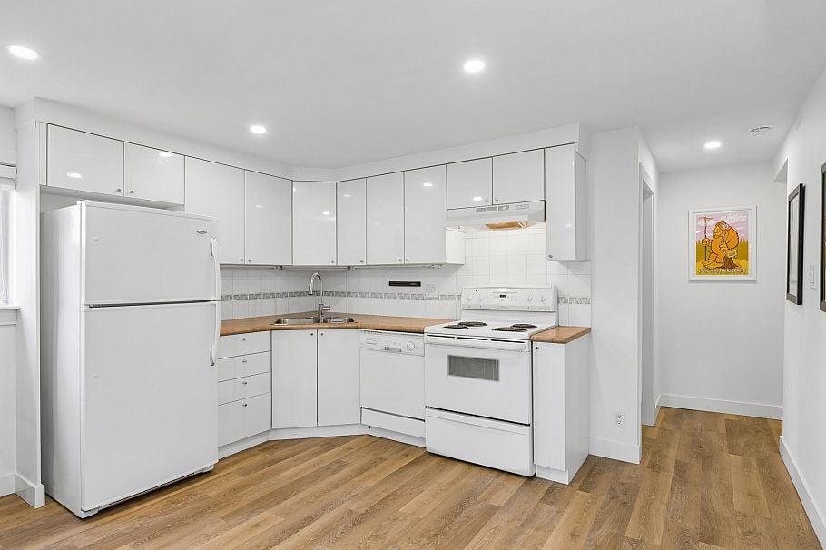 316 W 21st Street North Vancouver, BC - 31