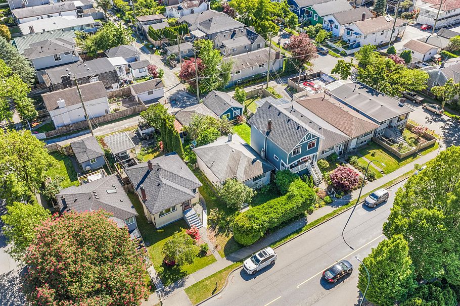 880 E 33rd Avenue Vancouver, BC - 5