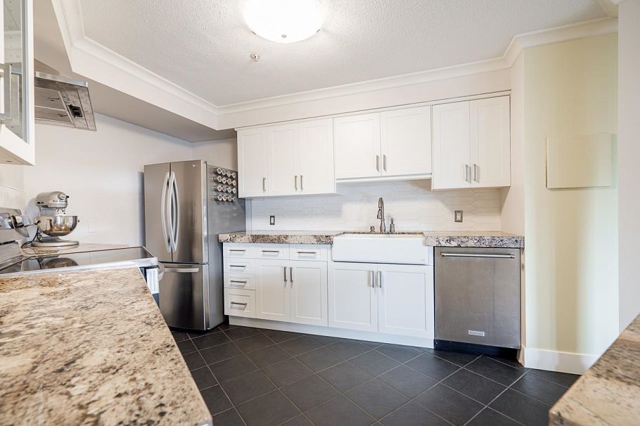 111 1236 W 8th Avenue Vancouver, BC - 4