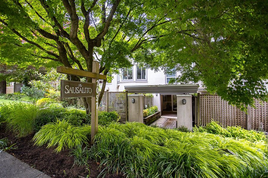 202 2057 W 3rd Avenue Vancouver, BC - 2
