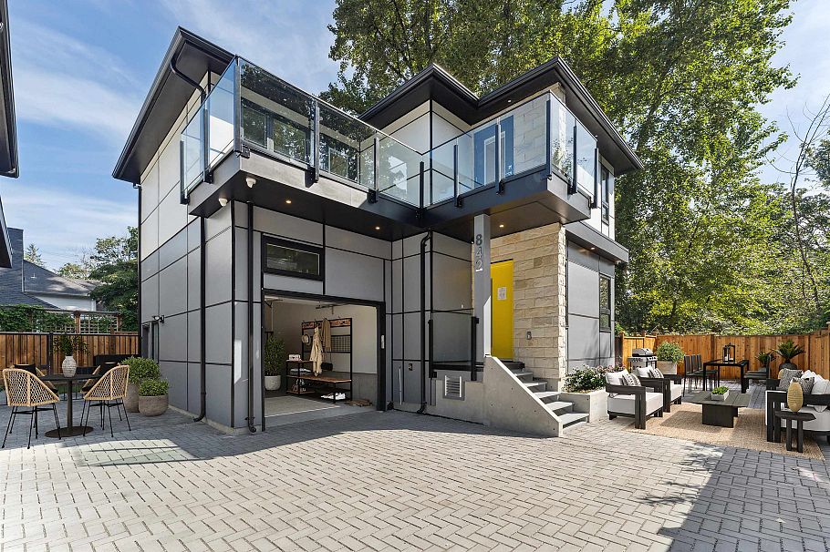 842 St. Denis Avenue North Vancouver, BC - 2