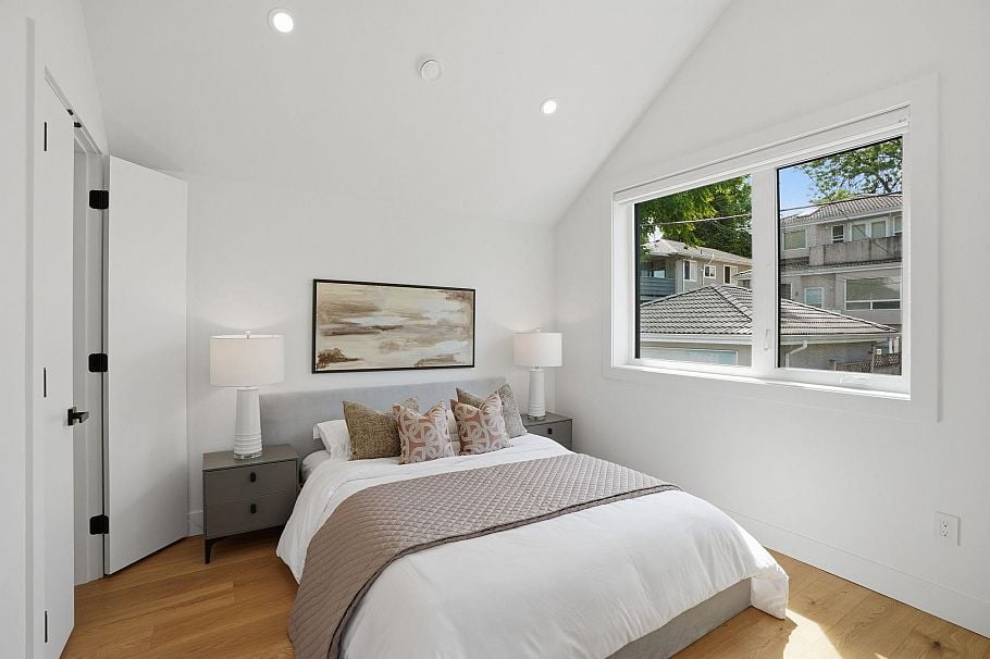 2436 E 20th Avenue Vancouver, BC - 4