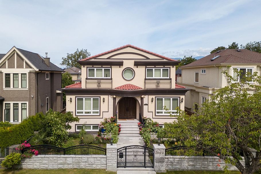 2507 W King Edward Avenue Vancouver, BC - 1