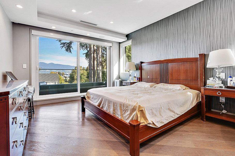 1909 Discovery Street Vancouver, BC - 16