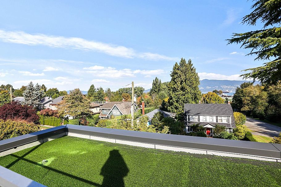 1909 Discovery Street Vancouver, BC - 37