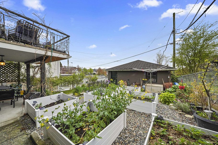 2850 E 6th Avenue Vancouver, BC - 17