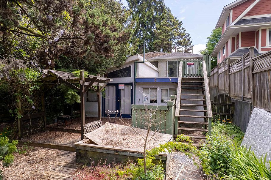 357 E 33rd Avenue Vancouver, BC - 6