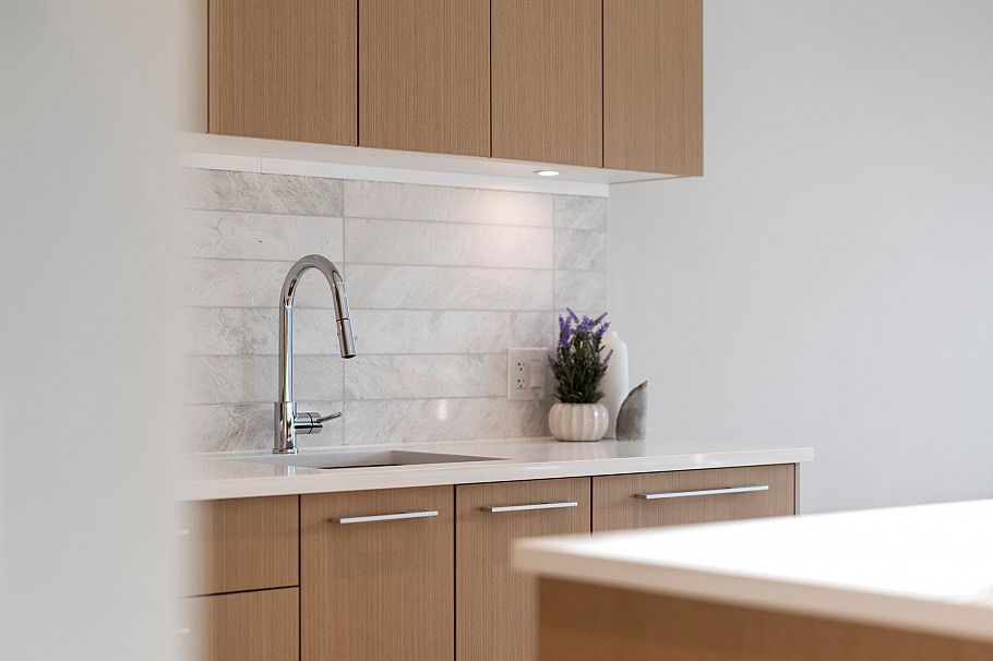 312 110 E 17th Street North Vancouver, BC - 11