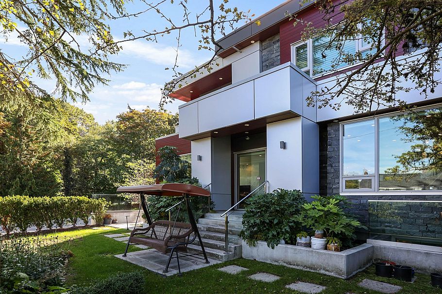 1909 Discovery Street Vancouver, BC - 4