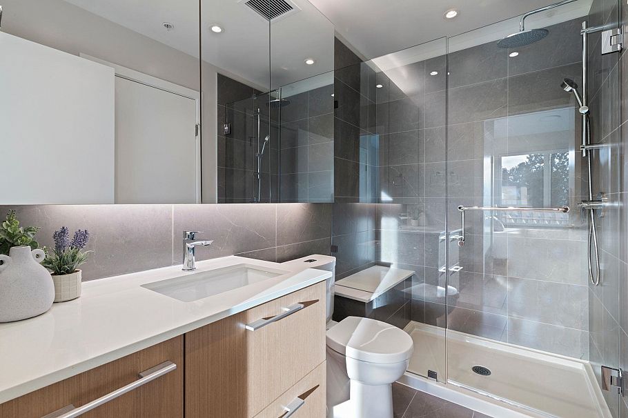 312 110 E 17th Street North Vancouver, BC - 16