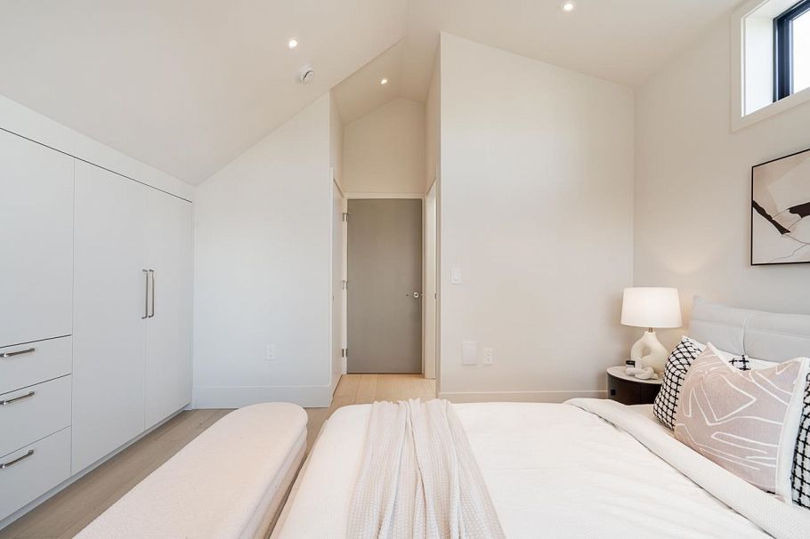 1 372 E 37th Avenue Vancouver, BC - 16