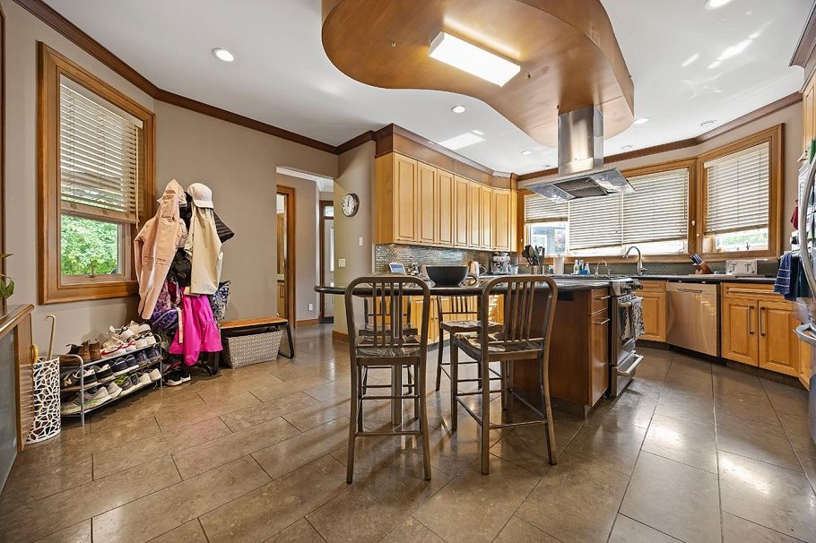 3582 Edgemont Boulevard North Vancouver, BC - 23