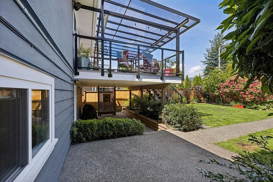 316 W 21st Street North Vancouver, BC - 36