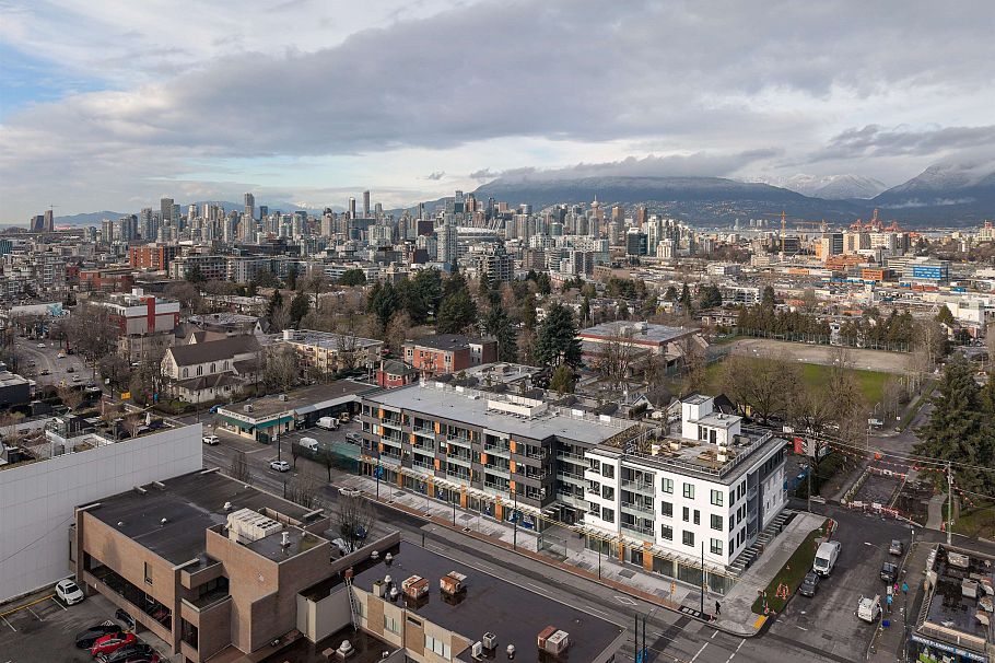 406 2471 Saint George Street Vancouver, BC - 2