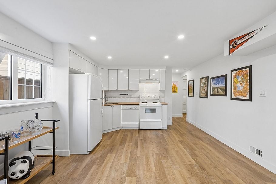 316 W 21st Street North Vancouver, BC - 30