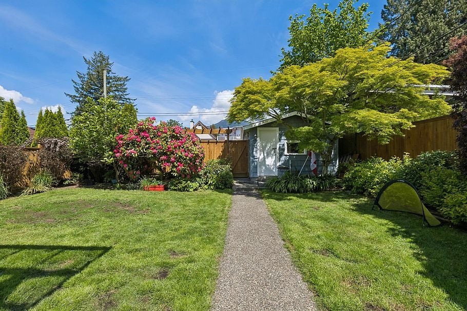 316 W 21st Street North Vancouver, BC - 39