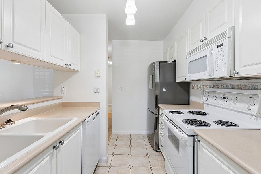 206 2490 W 2nd Avenue Vancouver, BC - 3