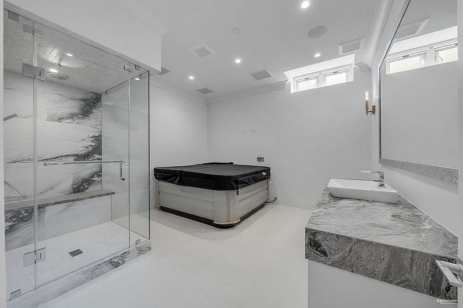 3514 W 27th Avenue Vancouver, BC - 27