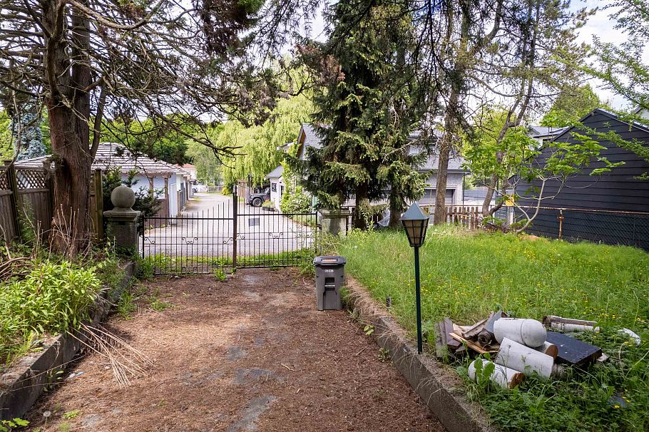 357 E 33rd Avenue Vancouver, BC - 2