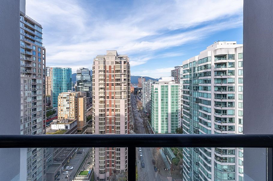 2501 909 Mainland Street Vancouver, BC - 26