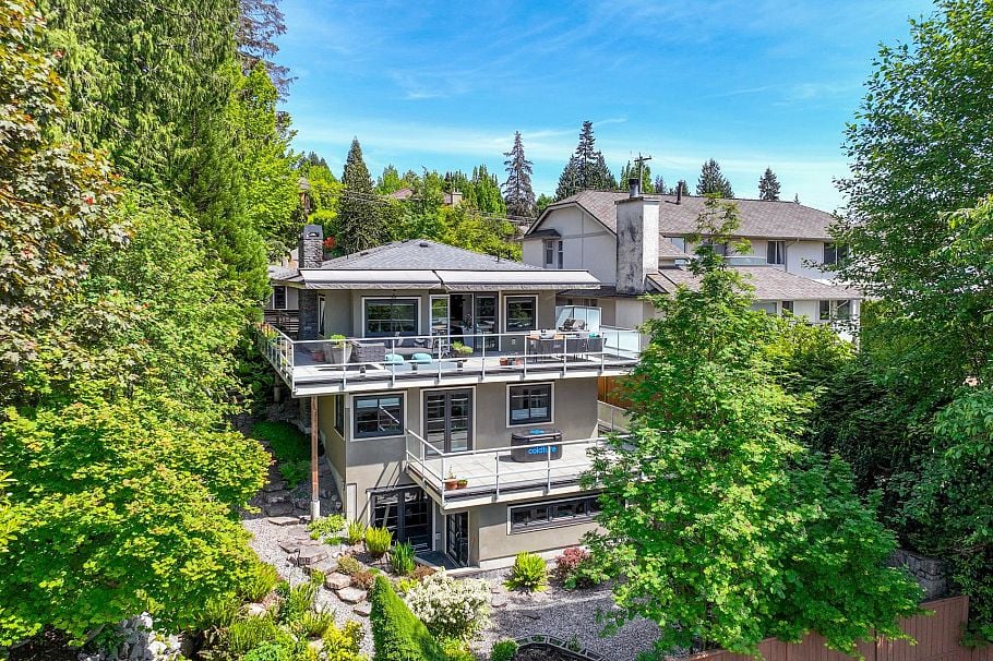 4041 Prospect Road North Vancouver, BC - 1