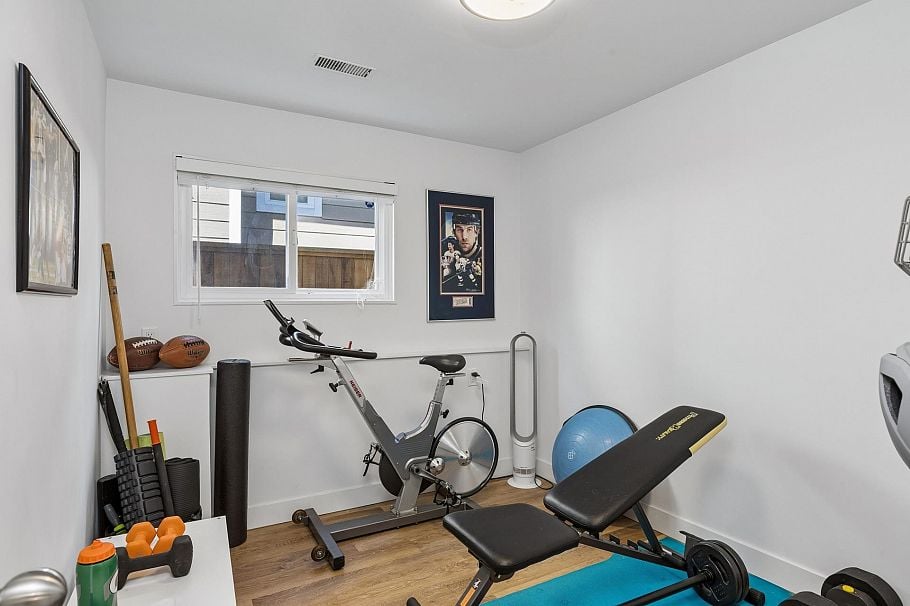 316 W 21st Street North Vancouver, BC - 32
