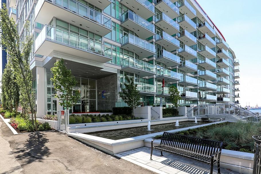 112 185 Victory Ship Way North Vancouver, BC - 33