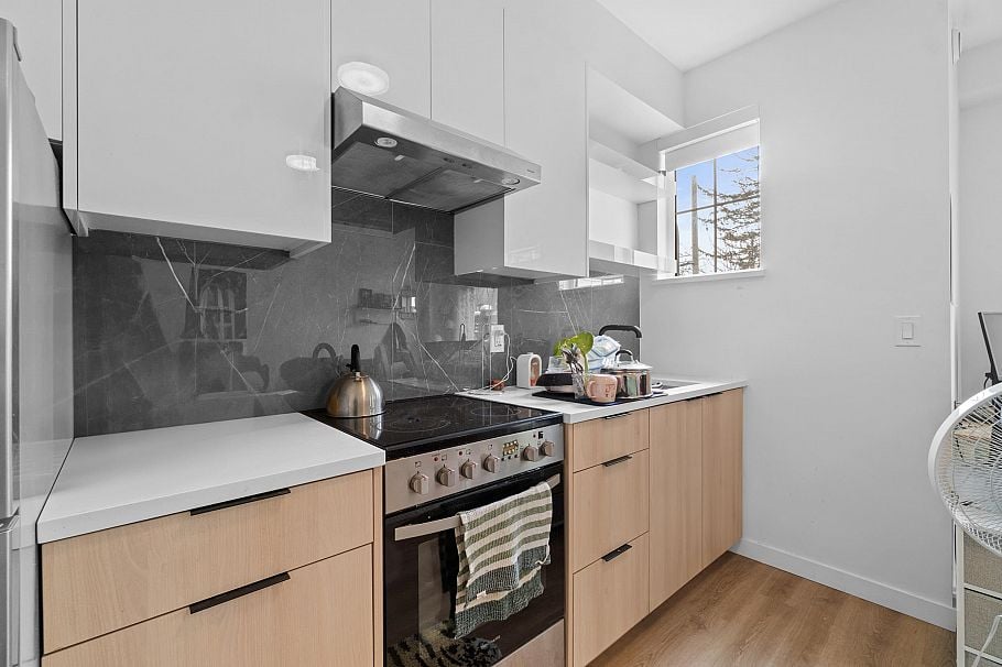 5 237 Ridgeway Avenue North Vancouver, BC - 2