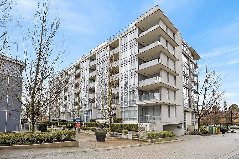 201 4888 Nanaimo Street Vancouver, BC - 2