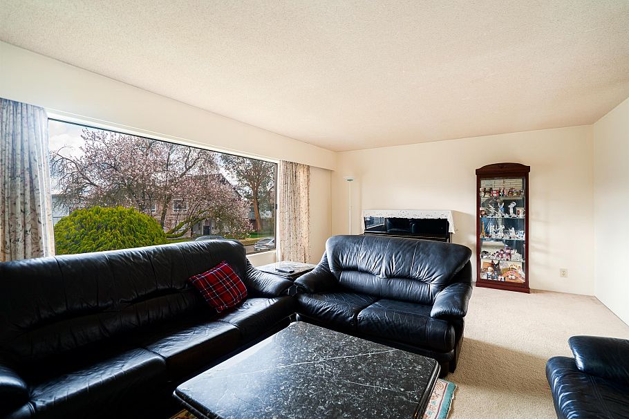 437 E 55th Avenue Vancouver, BC - 5