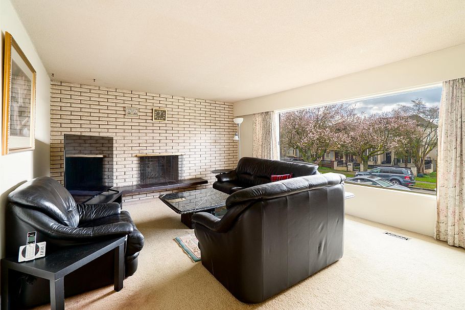 437 E 55th Avenue Vancouver, BC - 1