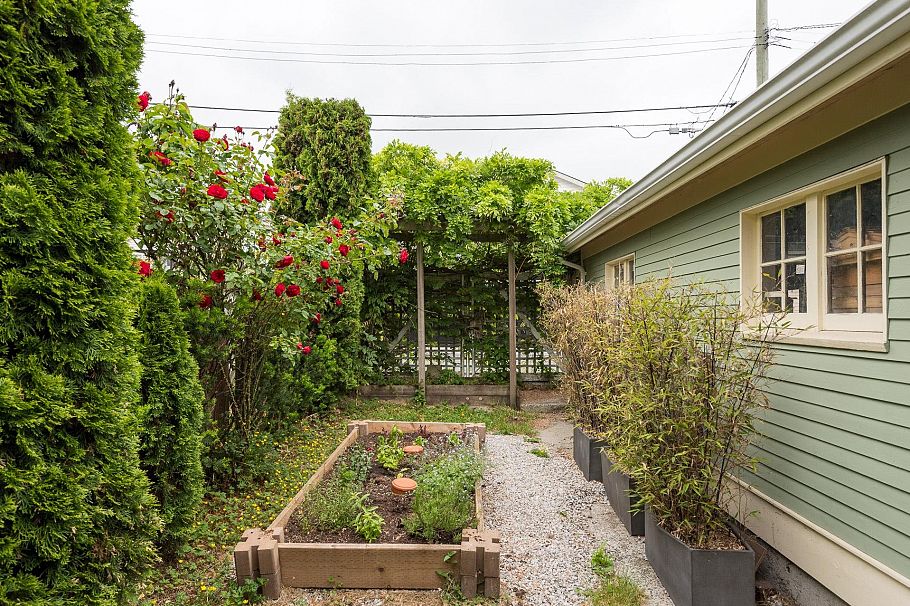 341 E 58th Avenue Vancouver, BC - 35