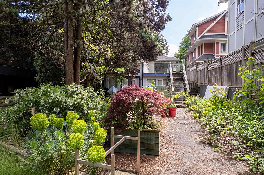 357 E 33rd Avenue Vancouver, BC - 5