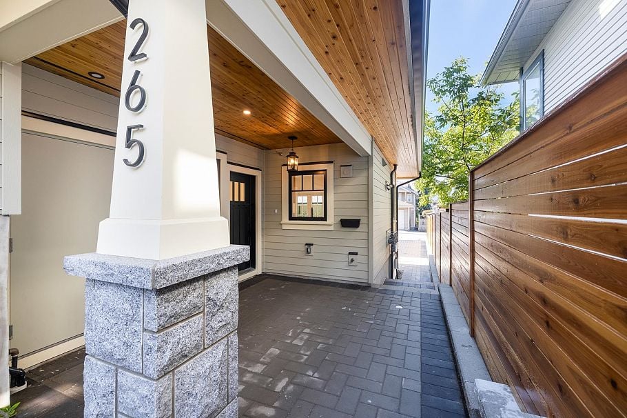 265 W 6th Street North Vancouver, BC - 24