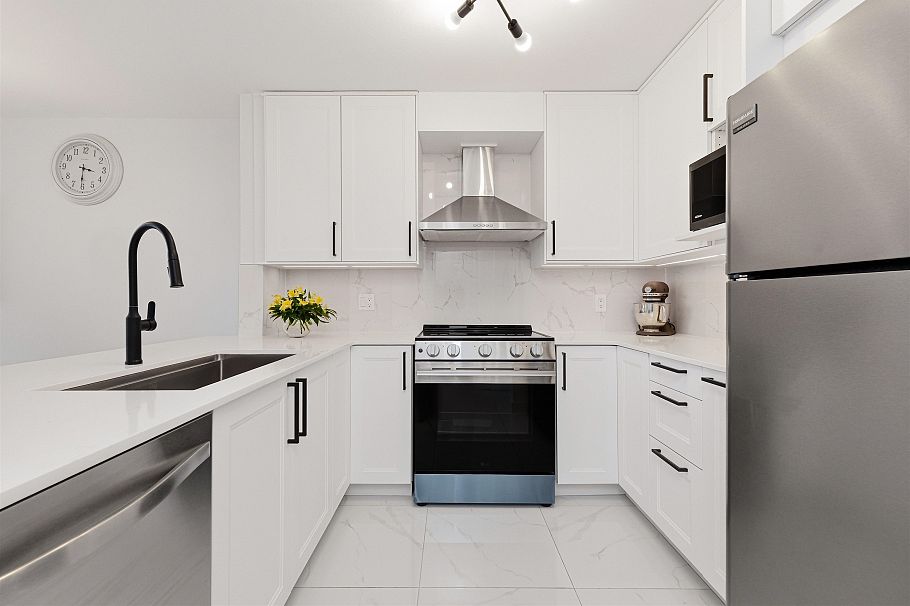 606 137 W 17 Street North Vancouver, BC - 13
