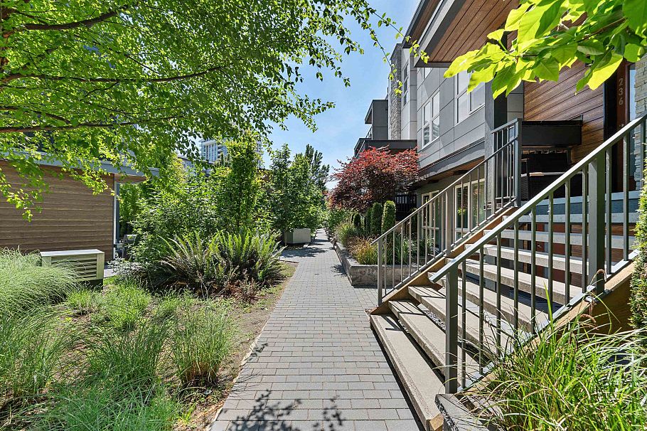 237 2060 Curling Road North Vancouver, BC - 33