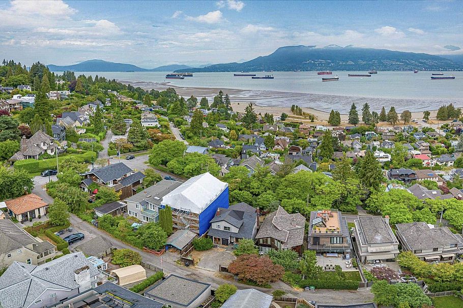 4580 W 1st Avenue Vancouver, BC - 2