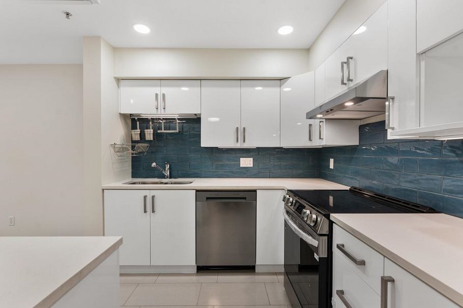 3138 W 4th Avenue Vancouver, BC - 10
